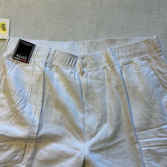 New Roundtree & Yorke Classic Fit Flat Front Pants White size W42x32L - Picture 7 of 8